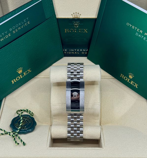 Rolex Datejust 126200 Image 3